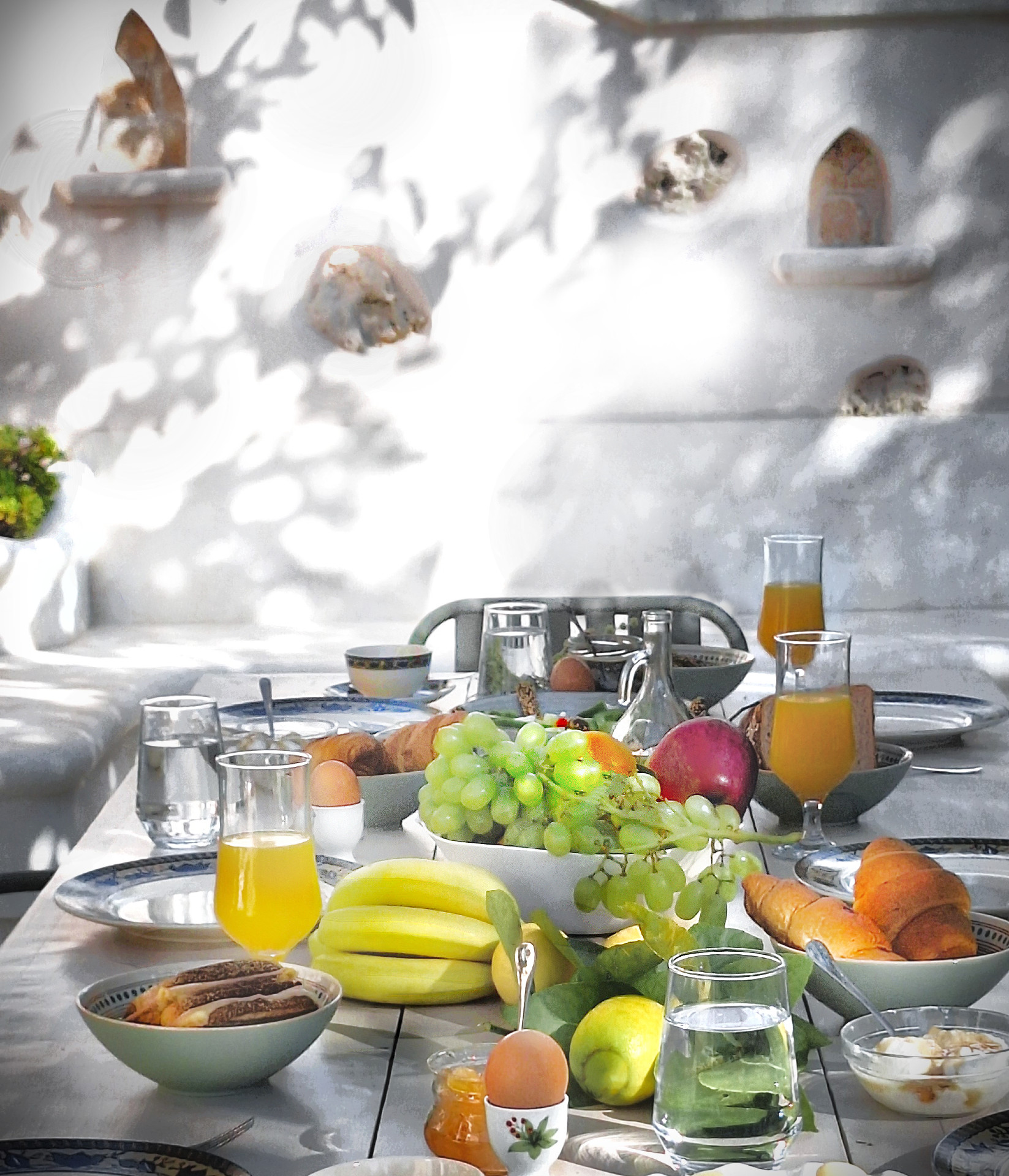 Garden dining — Villa SensiTerra